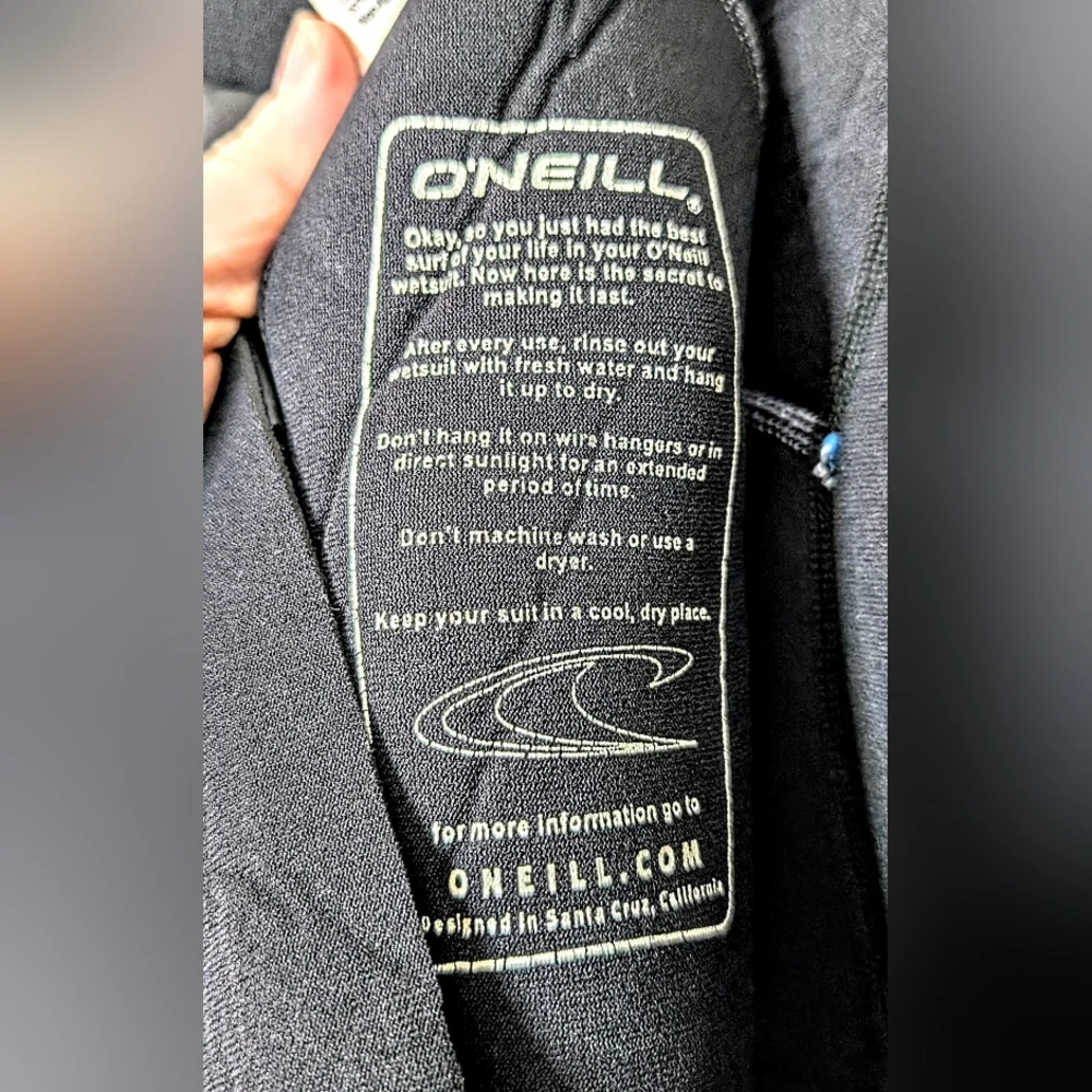 Black and Blue Wetsuit - Picture 11 of 11